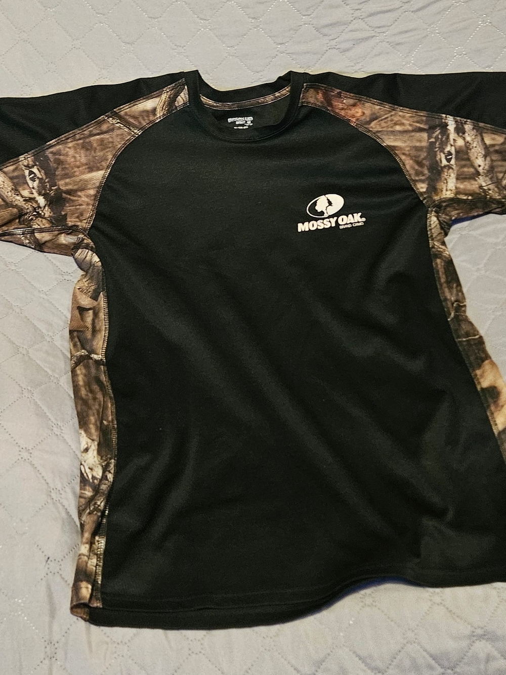 Mossy Oak Black Athletic Short-Sleeve Shirt with Camo Panels